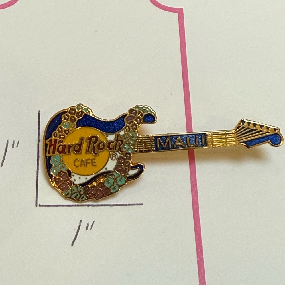 Hard Rock Cafe Gold Textured Pin